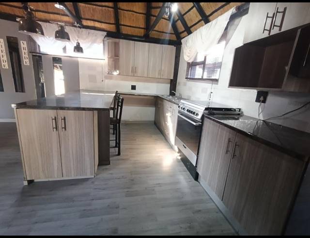 2 BEDROOM PROPERTY TO RENT IN STRUISBULT